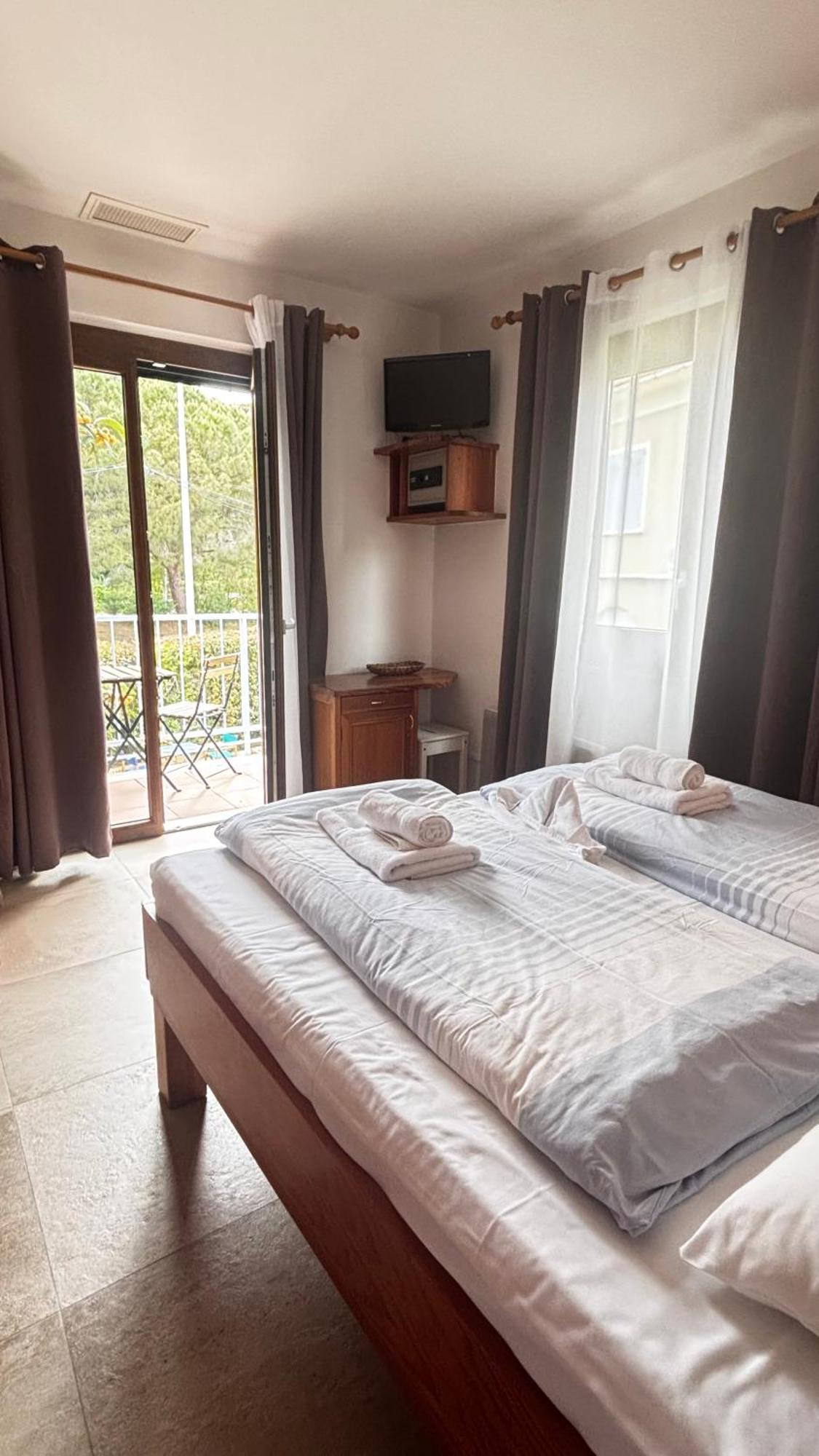 Hotel La Bastide Le Lavandou Exteriör bild