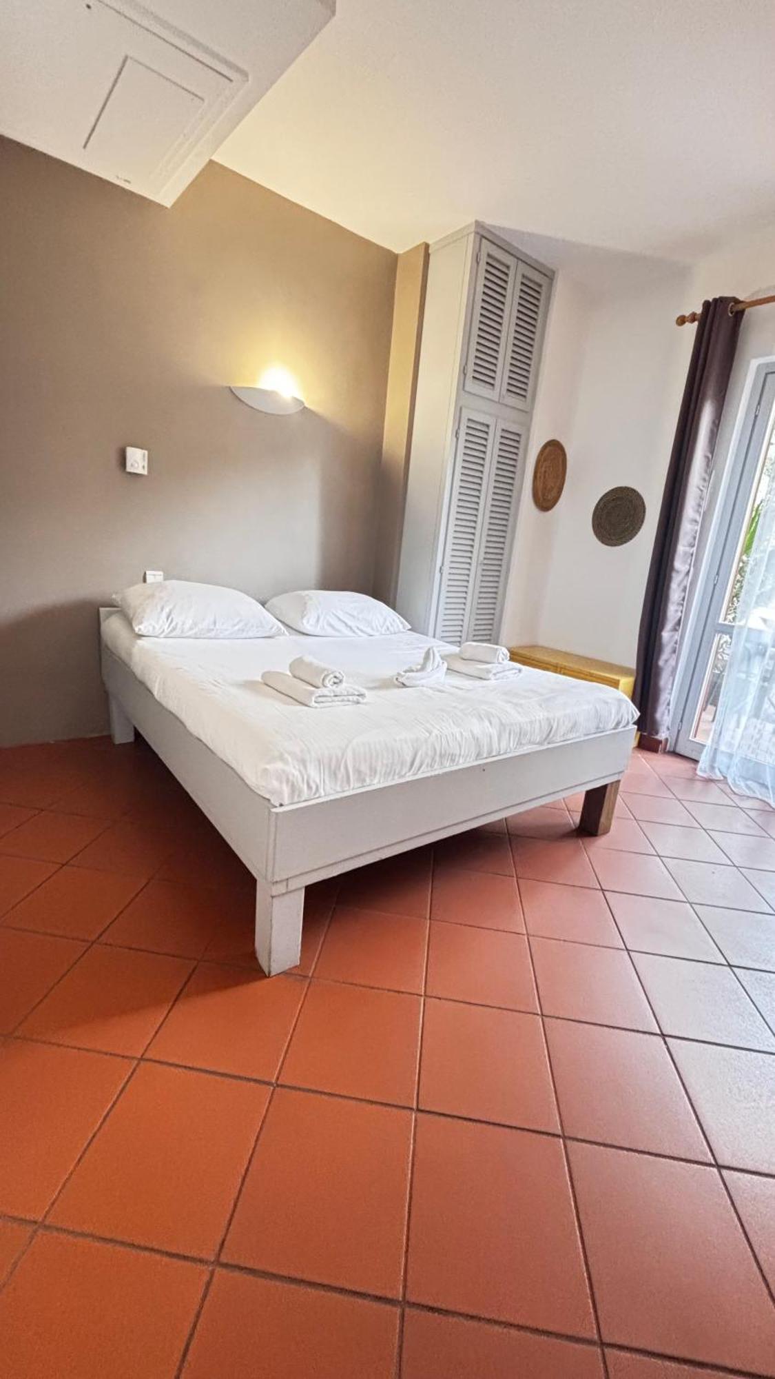Hotel La Bastide Le Lavandou Exteriör bild