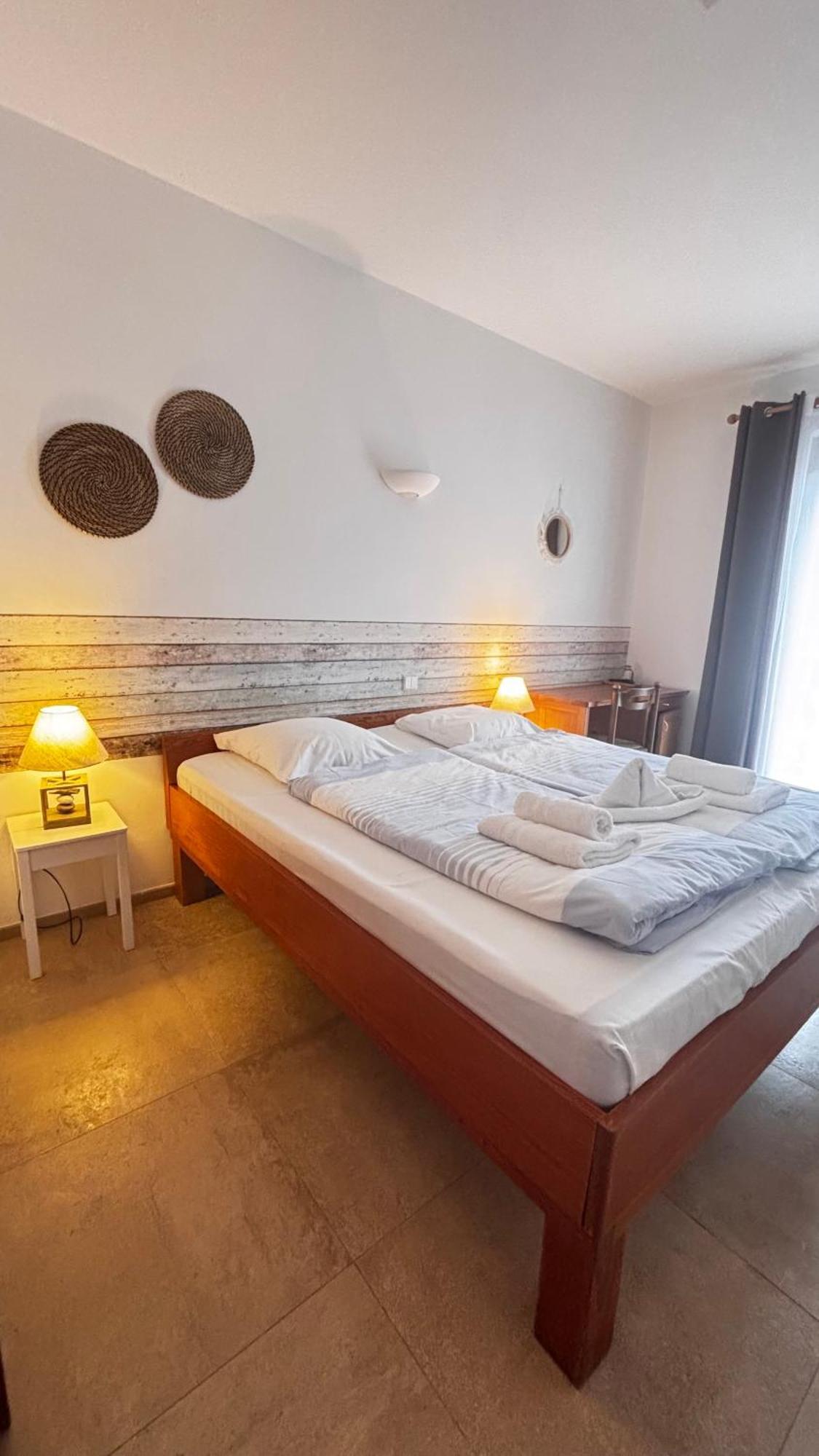 Hotel La Bastide Le Lavandou Exteriör bild