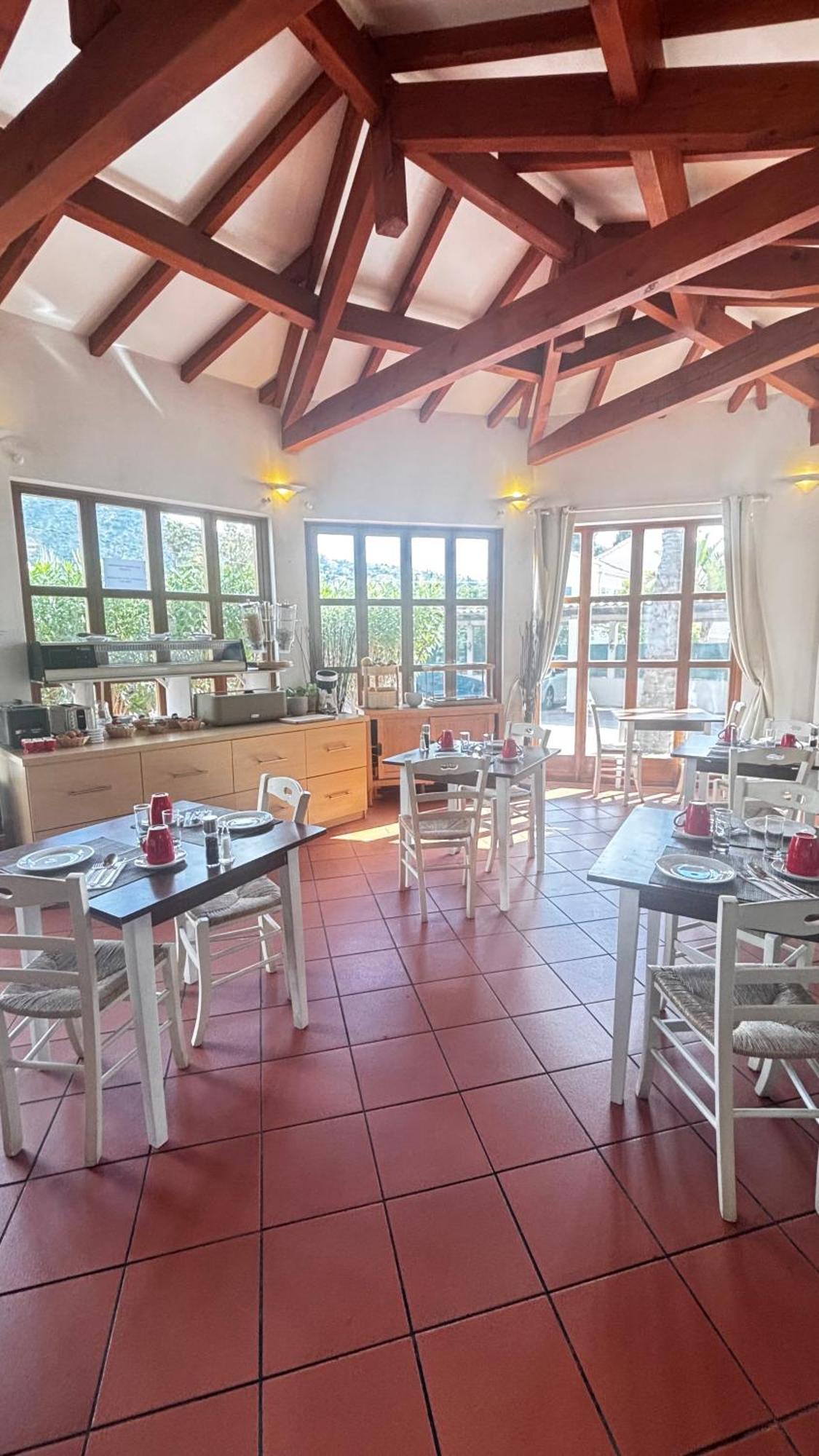 Hotel La Bastide Le Lavandou Exteriör bild