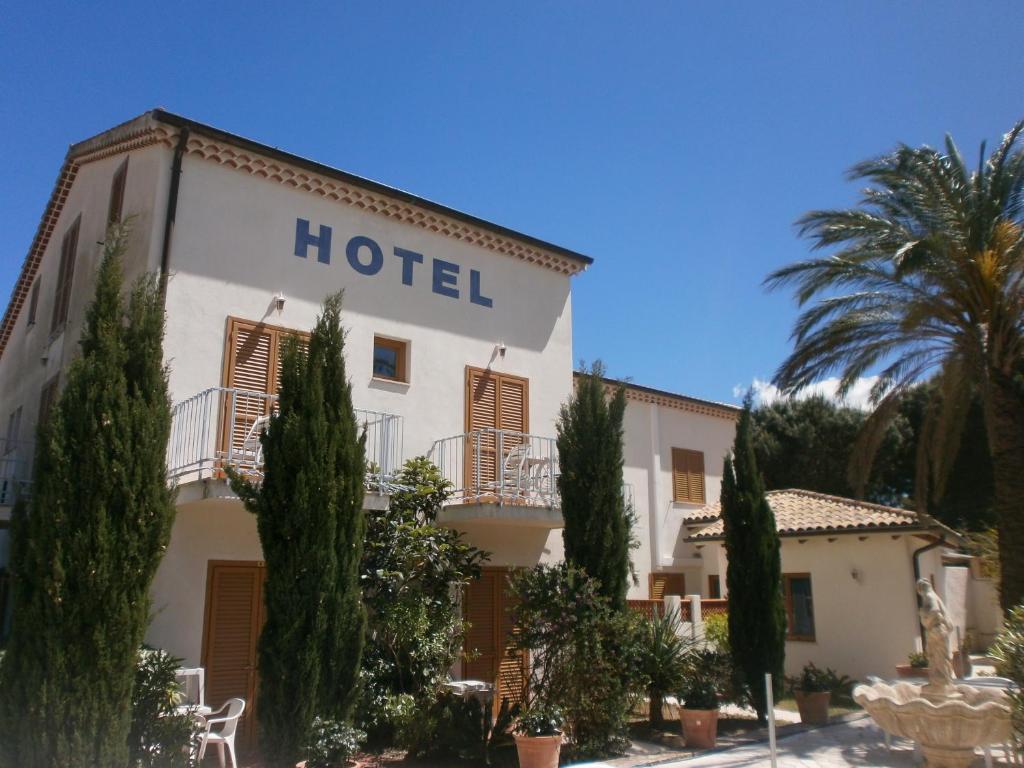 Hotel La Bastide Le Lavandou Exteriör bild